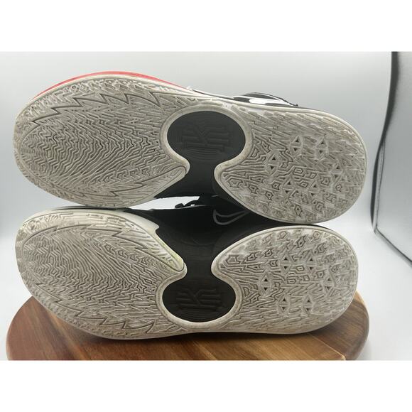 Nike Kyrie Low 5 Shoes Mens Size 10 Black White Red Zoom Basketball DJ6012-001 - Picture 8 of 10